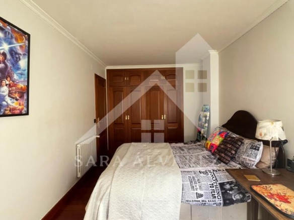 SE ALQUILA  PISO DE 4 HABITACIONES ESPACIOSO CON CHIMENEA  EN ROSALIA DE CASTRO PRÓXIMO AL CENTRO