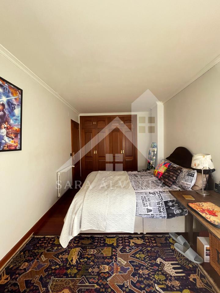 174130041570700150293_170366537547 SE ALQUILA PISO DE 4 HABITACIONES ESPACIOSO CON CHIMENEA EN ROSALIA DE CASTRO PRÓXIMO AL CENTRO