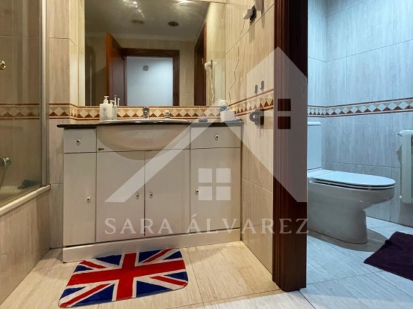 SE ALQUILA  PISO DE 4 HABITACIONES ESPACIOSO CON CHIMENEA  EN ROSALIA DE CASTRO PRÓXIMO AL CENTRO