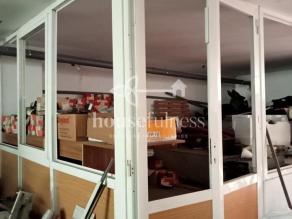 AMPLIO BAJO COMERCIAL EN ULTRAMAR