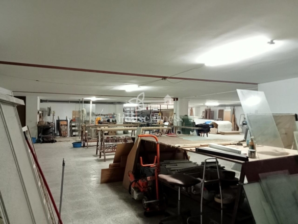 AMPLIO BAJO COMERCIAL EN ULTRAMAR