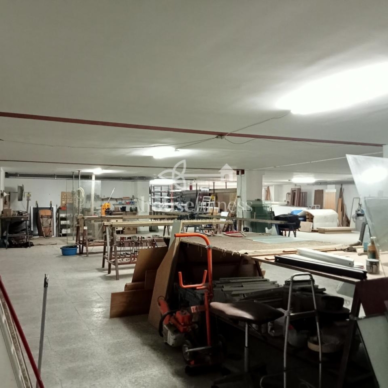 AMPLIO BAJO COMERCIAL EN ULTRAMAR
