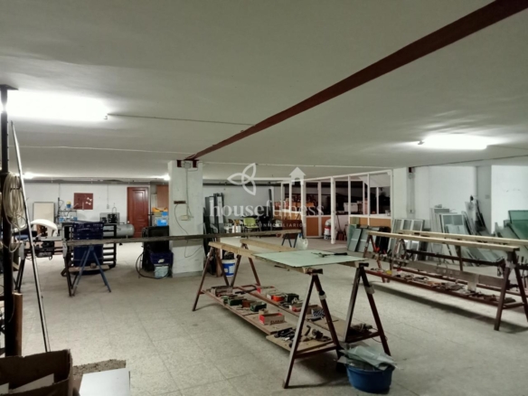AMPLIO BAJO COMERCIAL EN ULTRAMAR