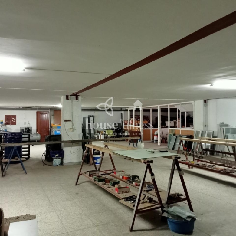 AMPLIO BAJO COMERCIAL EN ULTRAMAR