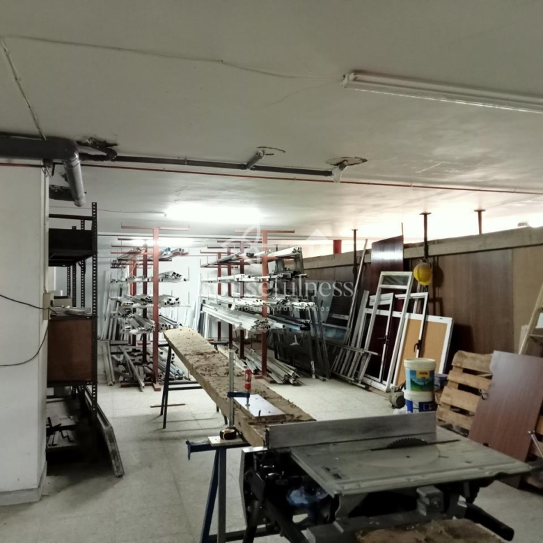 AMPLIO BAJO COMERCIAL EN ULTRAMAR