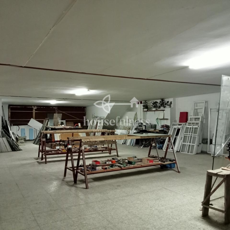 AMPLIO BAJO COMERCIAL EN ULTRAMAR