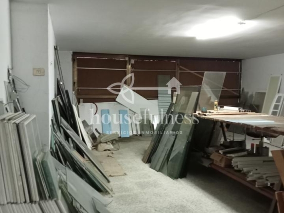 AMPLIO BAJO COMERCIAL EN ULTRAMAR
