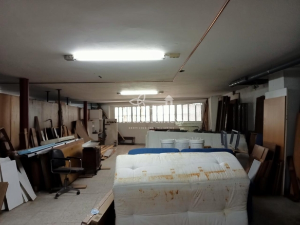 AMPLIO BAJO COMERCIAL EN ULTRAMAR