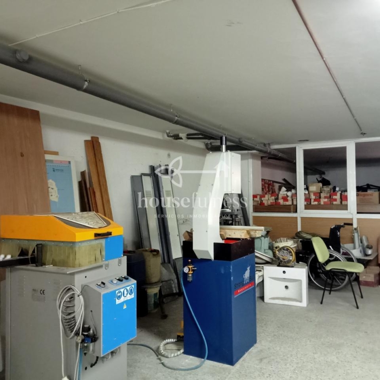 AMPLIO BAJO COMERCIAL EN ULTRAMAR