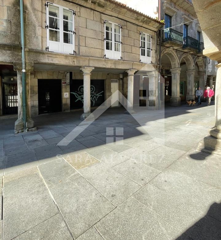 SE VENDE DUPLEX REFORMADO CON 4 HABITACIONES EN LA PLAZA DE LA HERRERIA EN PLENO CENTRO DE PONTEVEDRA.