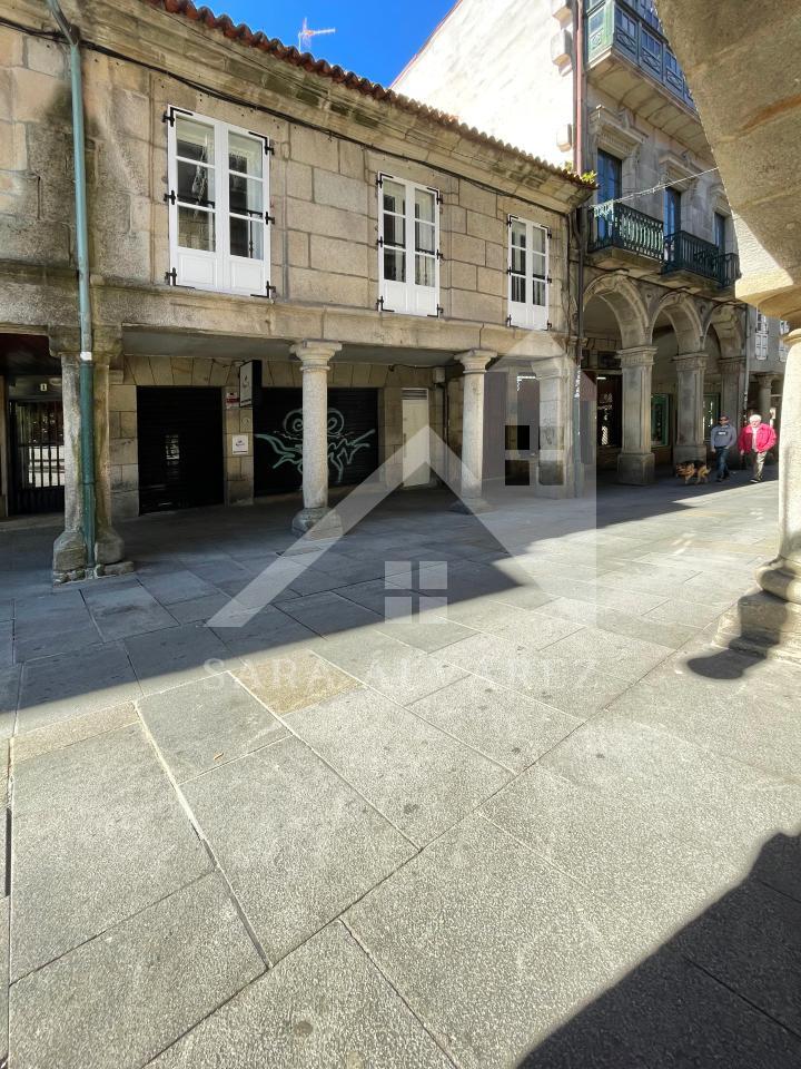 174505774397600162400_174501192562 SE VENDE DUPLEX REFORMADO CON 4 HABITACIONES EN LA PLAZA DE LA HERRERIA EN PLENO CENTRO DE PONTEVEDRA.