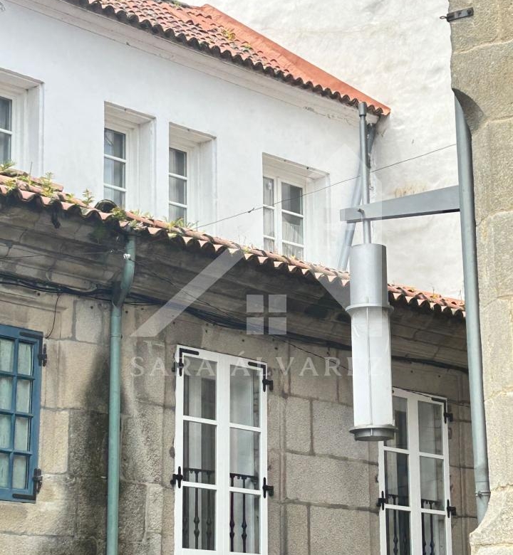 SE VENDE DUPLEX REFORMADO CON 4 HABITACIONES EN LA PLAZA DE LA HERRERIA EN PLENO CENTRO DE PONTEVEDRA.