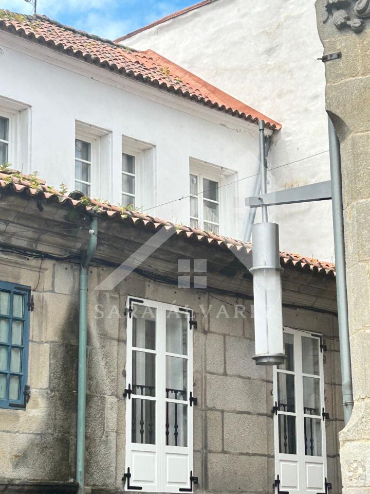 174505774464000162400_174505602139 SE VENDE DUPLEX REFORMADO CON 4 HABITACIONES EN LA PLAZA DE LA HERRERIA EN PLENO CENTRO DE PONTEVEDRA.