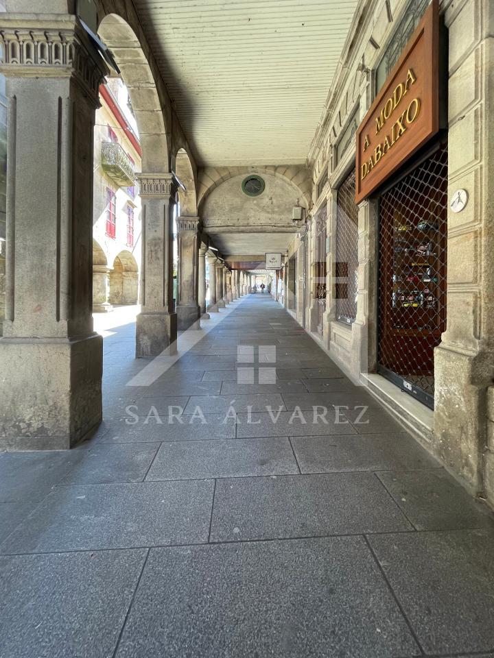 174505774542500162400_174501189831 SE VENDE DUPLEX REFORMADO CON 4 HABITACIONES EN LA PLAZA DE LA HERRERIA EN PLENO CENTRO DE PONTEVEDRA.