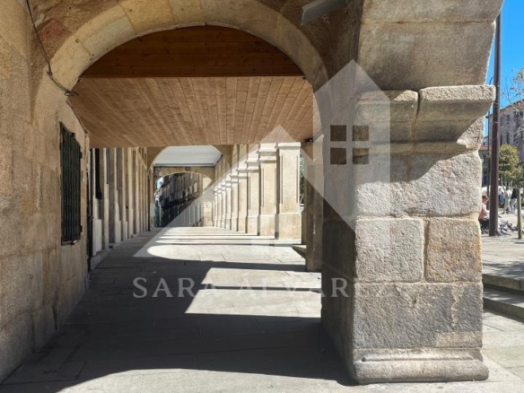 SE VENDE DUPLEX REFORMADO CON 4 HABITACIONES EN LA PLAZA DE LA HERRERIA EN PLENO CENTRO DE PONTEVEDRA.