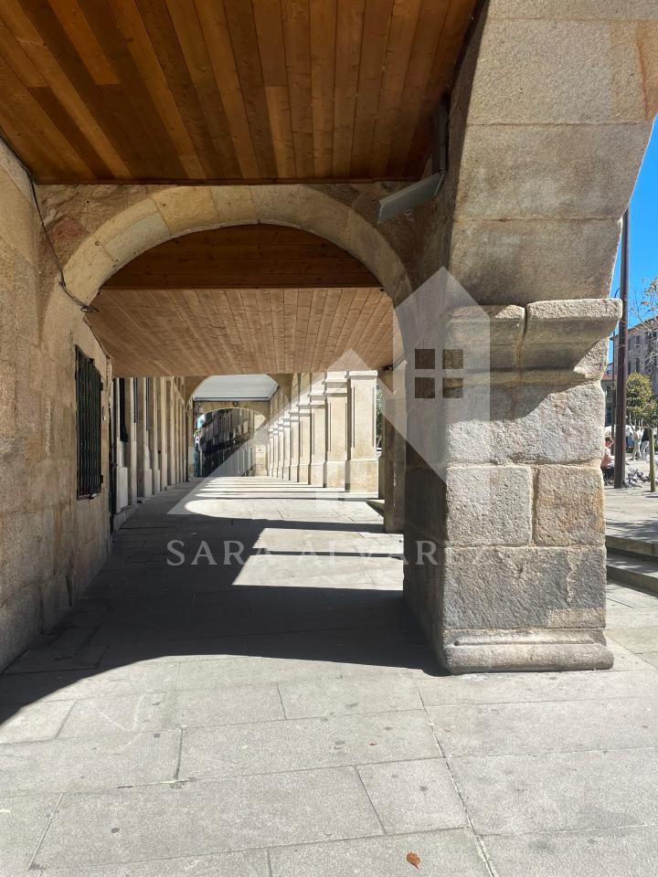 174505774698500162400_174501194673 SE VENDE DUPLEX REFORMADO CON 4 HABITACIONES EN LA PLAZA DE LA HERRERIA EN PLENO CENTRO DE PONTEVEDRA.