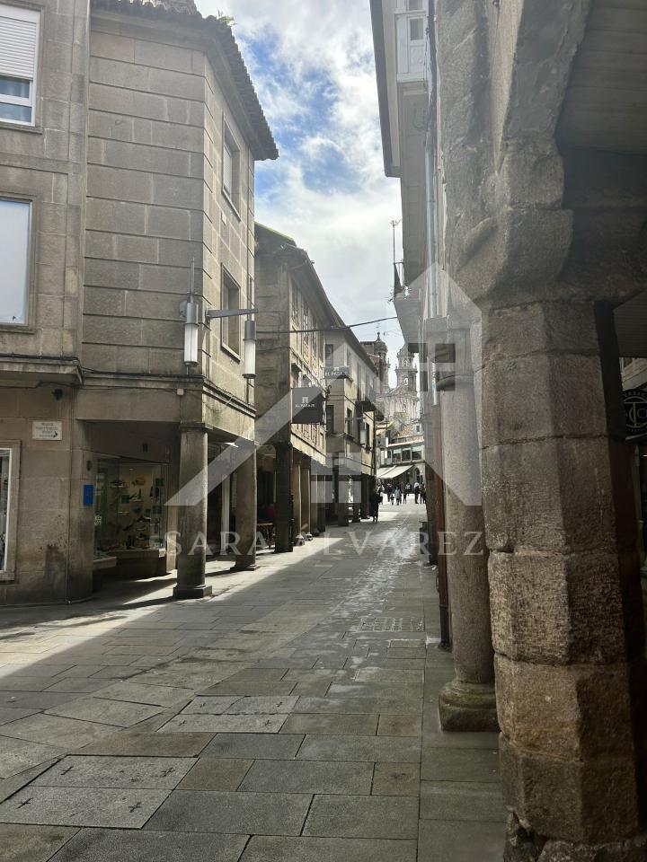 174505774787600162400_174505601838 SE VENDE DUPLEX REFORMADO CON 4 HABITACIONES EN LA PLAZA DE LA HERRERIA EN PLENO CENTRO DE PONTEVEDRA.