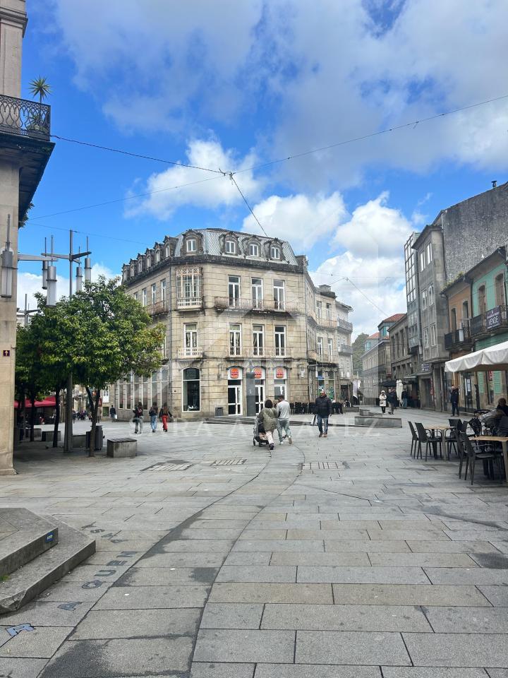 174505774810100162400_174505602245 SE VENDE DUPLEX REFORMADO CON 4 HABITACIONES EN LA PLAZA DE LA HERRERIA EN PLENO CENTRO DE PONTEVEDRA.