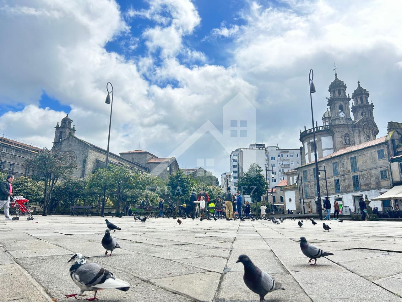 174505774983400162400_174505601931 SE VENDE DUPLEX REFORMADO CON 4 HABITACIONES EN LA PLAZA DE LA HERRERIA EN PLENO CENTRO DE PONTEVEDRA.