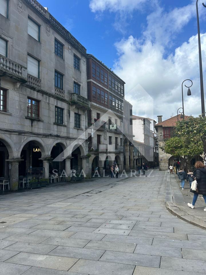 174505775023000162400_174505601128 SE VENDE DUPLEX REFORMADO CON 4 HABITACIONES EN LA PLAZA DE LA HERRERIA EN PLENO CENTRO DE PONTEVEDRA.