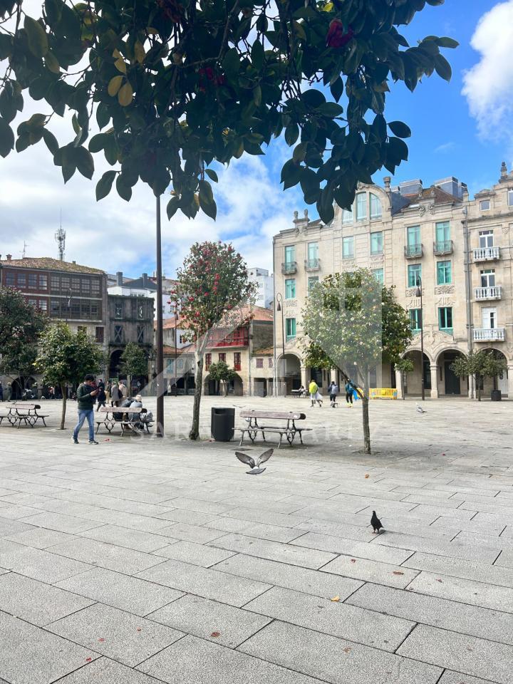 174505775174800162400_174505601317 SE VENDE DUPLEX REFORMADO CON 4 HABITACIONES EN LA PLAZA DE LA HERRERIA EN PLENO CENTRO DE PONTEVEDRA.