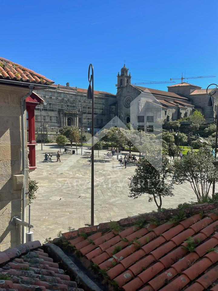 174505775391900162400_174501193962 SE VENDE DUPLEX REFORMADO CON 4 HABITACIONES EN LA PLAZA DE LA HERRERIA EN PLENO CENTRO DE PONTEVEDRA.