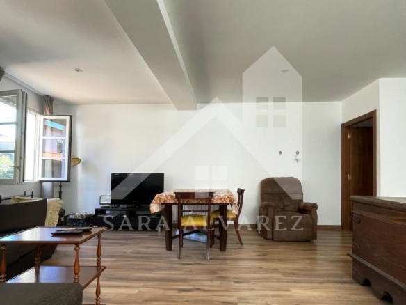 SE VENDE DUPLEX REFORMADO CON 4 HABITACIONES EN LA PLAZA DE LA HERRERIA EN PLENO CENTRO DE PONTEVEDRA.