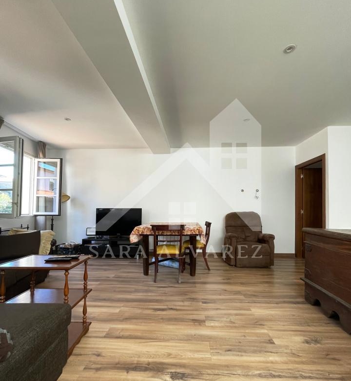 SE VENDE DUPLEX REFORMADO CON 4 HABITACIONES EN LA PLAZA DE LA HERRERIA EN PLENO CENTRO DE PONTEVEDRA.