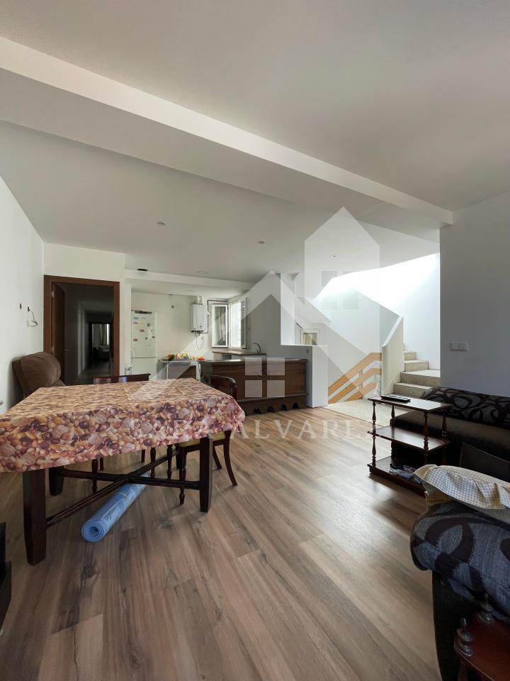 174505775685200162400_174501185132 SE VENDE DUPLEX REFORMADO CON 4 HABITACIONES EN LA PLAZA DE LA HERRERIA EN PLENO CENTRO DE PONTEVEDRA.