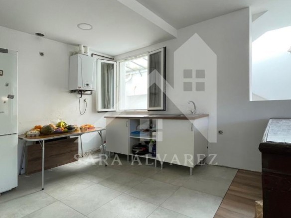 SE VENDE DUPLEX REFORMADO CON 4 HABITACIONES EN LA PLAZA DE LA HERRERIA EN PLENO CENTRO DE PONTEVEDRA.