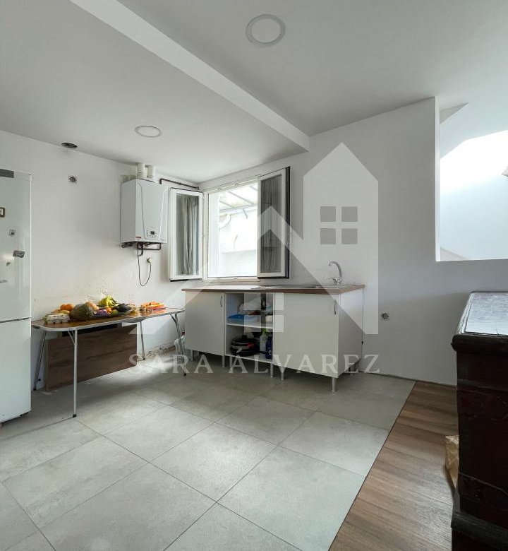 SE VENDE DUPLEX REFORMADO CON 4 HABITACIONES EN LA PLAZA DE LA HERRERIA EN PLENO CENTRO DE PONTEVEDRA.