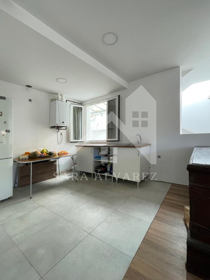 174505775773500162400_174501180279 SE VENDE DUPLEX REFORMADO CON 4 HABITACIONES EN LA PLAZA DE LA HERRERIA EN PLENO CENTRO DE PONTEVEDRA.