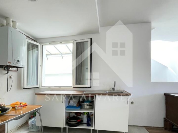 SE VENDE DUPLEX REFORMADO CON 4 HABITACIONES EN LA PLAZA DE LA HERRERIA EN PLENO CENTRO DE PONTEVEDRA.