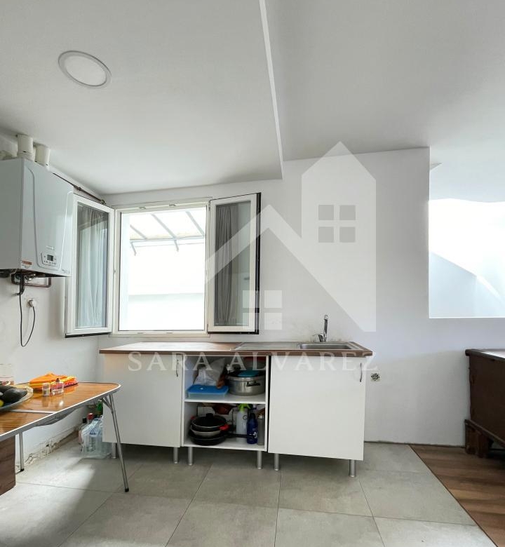 SE VENDE DUPLEX REFORMADO CON 4 HABITACIONES EN LA PLAZA DE LA HERRERIA EN PLENO CENTRO DE PONTEVEDRA.