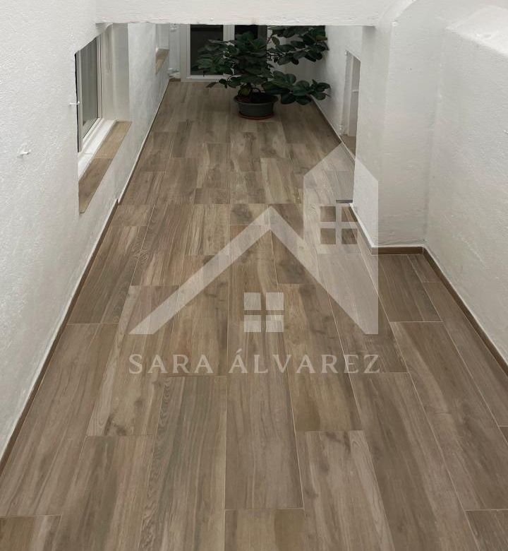 SE VENDE DUPLEX REFORMADO CON 4 HABITACIONES EN LA PLAZA DE LA HERRERIA EN PLENO CENTRO DE PONTEVEDRA.