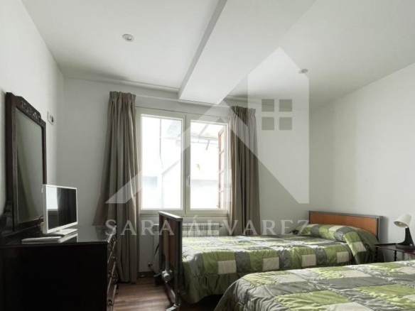 SE VENDE DUPLEX REFORMADO CON 4 HABITACIONES EN LA PLAZA DE LA HERRERIA EN PLENO CENTRO DE PONTEVEDRA.
