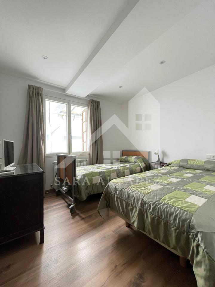 174505775991100162400_174501182407 SE VENDE DUPLEX REFORMADO CON 4 HABITACIONES EN LA PLAZA DE LA HERRERIA EN PLENO CENTRO DE PONTEVEDRA.