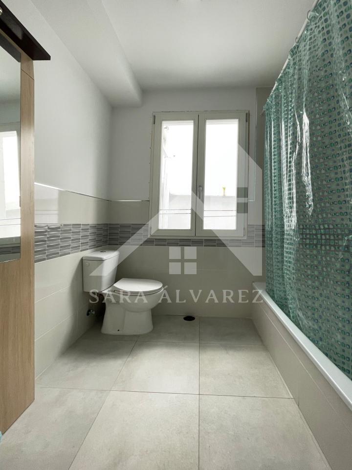 174505776009400162400_174501169444 SE VENDE DUPLEX REFORMADO CON 4 HABITACIONES EN LA PLAZA DE LA HERRERIA EN PLENO CENTRO DE PONTEVEDRA.