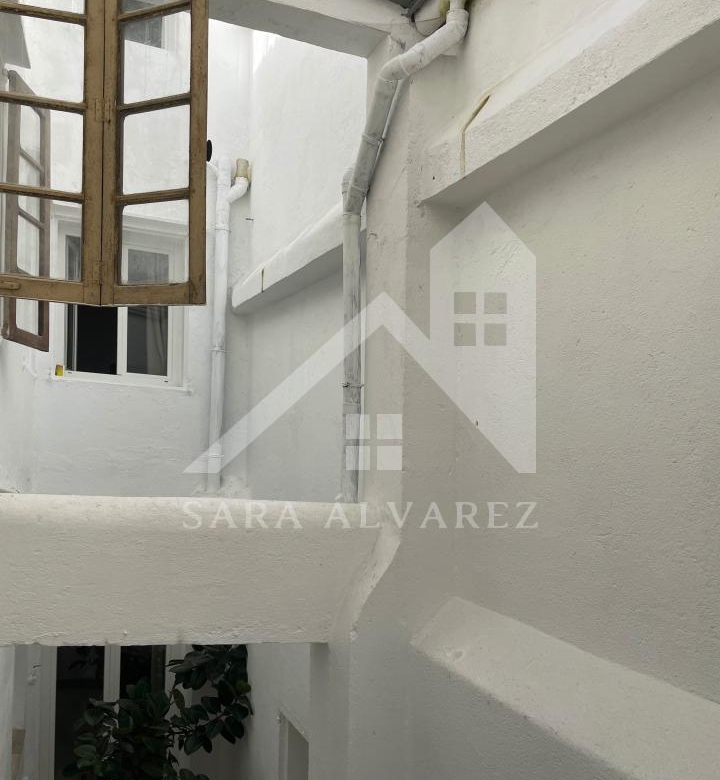 SE VENDE DUPLEX REFORMADO CON 4 HABITACIONES EN LA PLAZA DE LA HERRERIA EN PLENO CENTRO DE PONTEVEDRA.