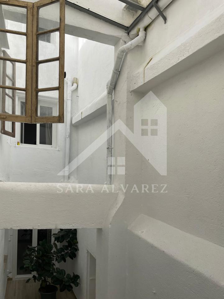 174505776166100162400_174501176190 SE VENDE DUPLEX REFORMADO CON 4 HABITACIONES EN LA PLAZA DE LA HERRERIA EN PLENO CENTRO DE PONTEVEDRA.