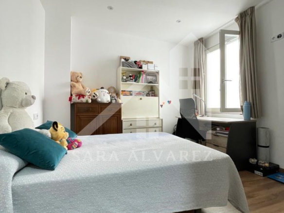 SE VENDE DUPLEX REFORMADO CON 4 HABITACIONES EN LA PLAZA DE LA HERRERIA EN PLENO CENTRO DE PONTEVEDRA.