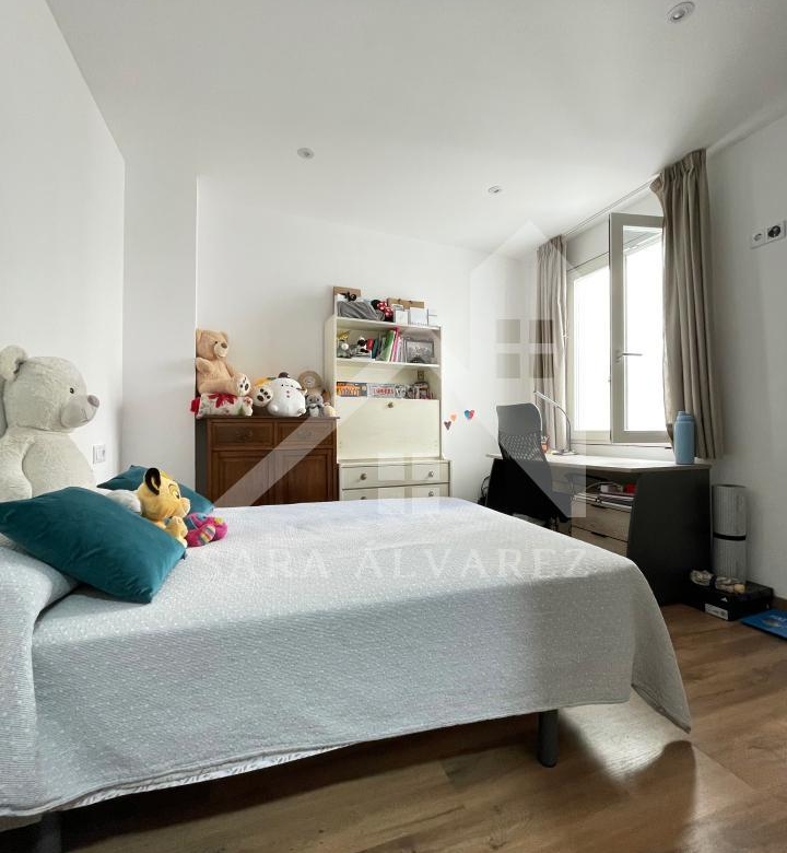 SE VENDE DUPLEX REFORMADO CON 4 HABITACIONES EN LA PLAZA DE LA HERRERIA EN PLENO CENTRO DE PONTEVEDRA.