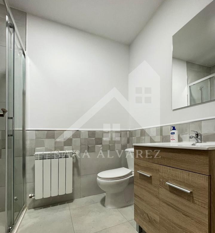SE VENDE DUPLEX REFORMADO CON 4 HABITACIONES EN LA PLAZA DE LA HERRERIA EN PLENO CENTRO DE PONTEVEDRA.