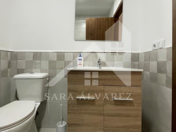 SE VENDE DUPLEX REFORMADO CON 4 HABITACIONES EN LA PLAZA DE LA HERRERIA EN PLENO CENTRO DE PONTEVEDRA.