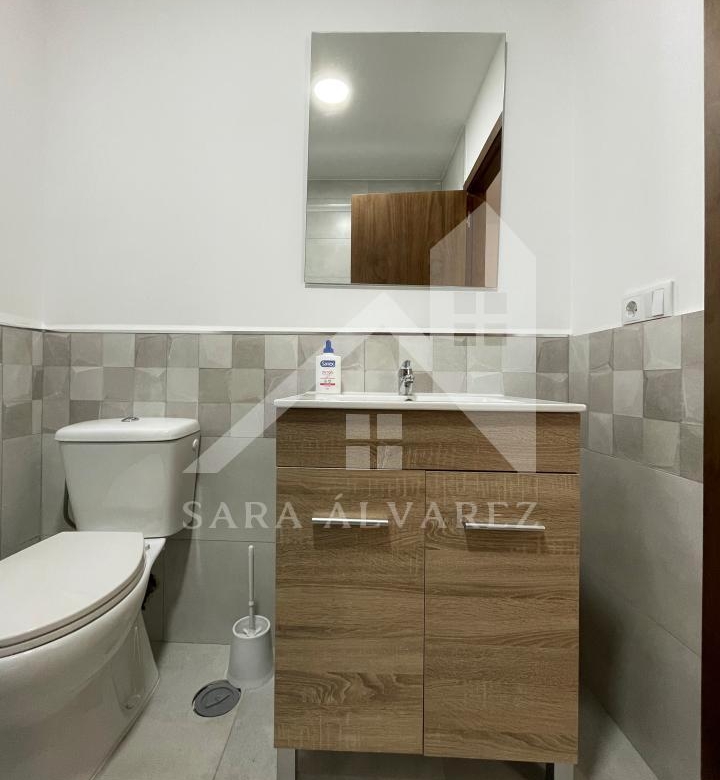SE VENDE DUPLEX REFORMADO CON 4 HABITACIONES EN LA PLAZA DE LA HERRERIA EN PLENO CENTRO DE PONTEVEDRA.