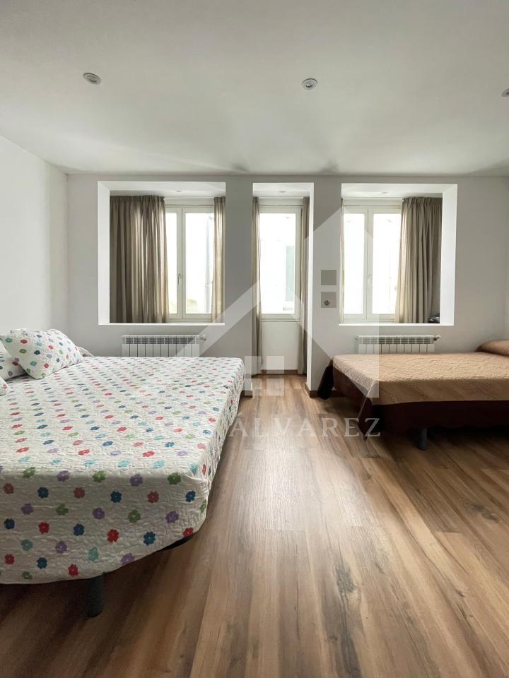 174505776520600162400_174501188522 SE VENDE DUPLEX REFORMADO CON 4 HABITACIONES EN LA PLAZA DE LA HERRERIA EN PLENO CENTRO DE PONTEVEDRA.