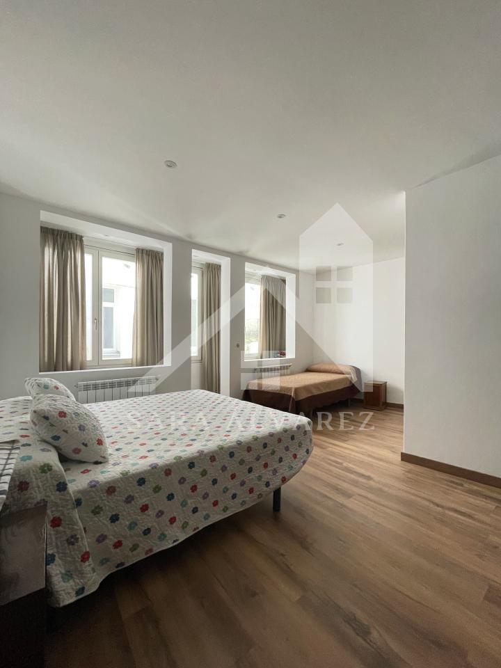 174505776682800162400_174501190521 SE VENDE DUPLEX REFORMADO CON 4 HABITACIONES EN LA PLAZA DE LA HERRERIA EN PLENO CENTRO DE PONTEVEDRA.