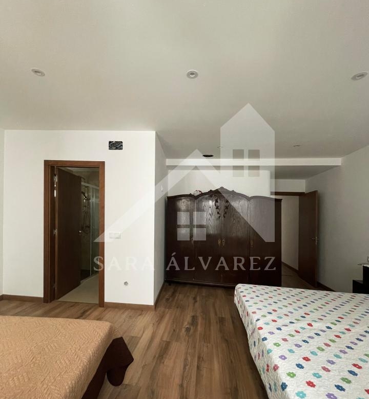 SE VENDE DUPLEX REFORMADO CON 4 HABITACIONES EN LA PLAZA DE LA HERRERIA EN PLENO CENTRO DE PONTEVEDRA.