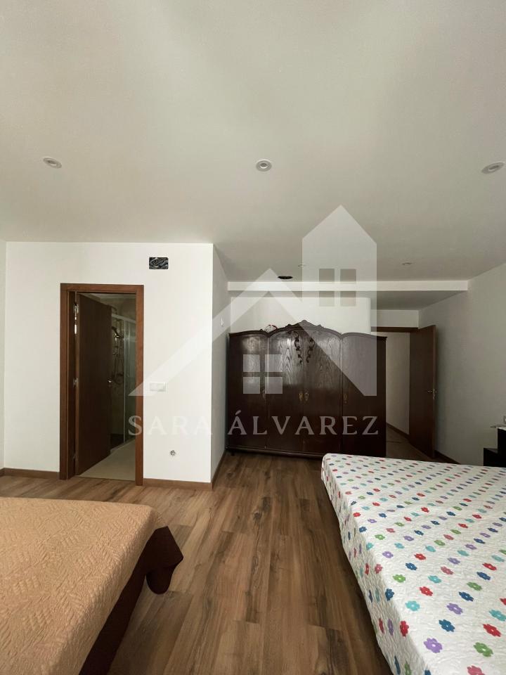 174505776731400162400_174501183729 SE VENDE DUPLEX REFORMADO CON 4 HABITACIONES EN LA PLAZA DE LA HERRERIA EN PLENO CENTRO DE PONTEVEDRA.