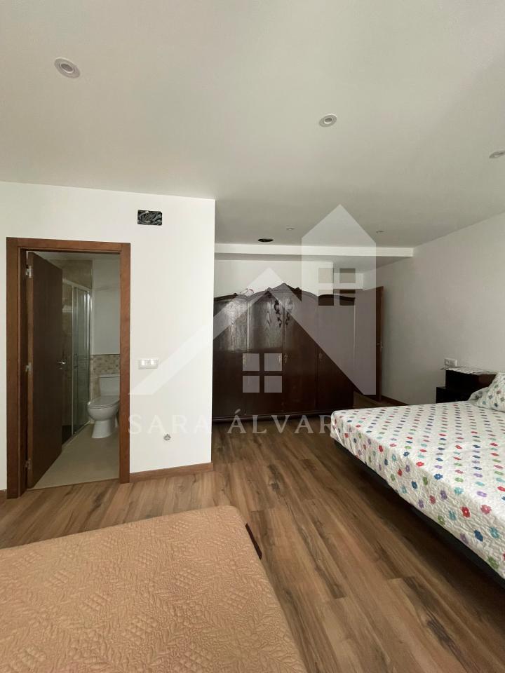 174505776854300162400_174501175481 SE VENDE DUPLEX REFORMADO CON 4 HABITACIONES EN LA PLAZA DE LA HERRERIA EN PLENO CENTRO DE PONTEVEDRA.